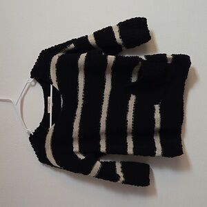 Rewind sweater small, black & gray textured with front pocket